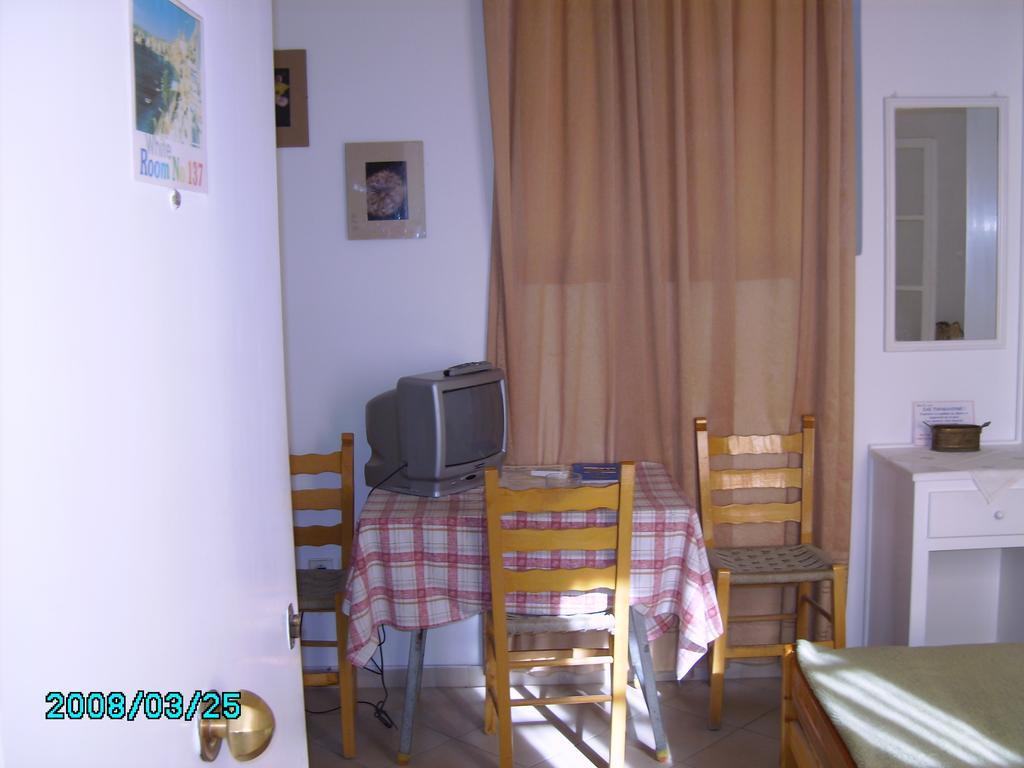 Sea Colours Rooms & Apartments Ermoupoli Habitación foto